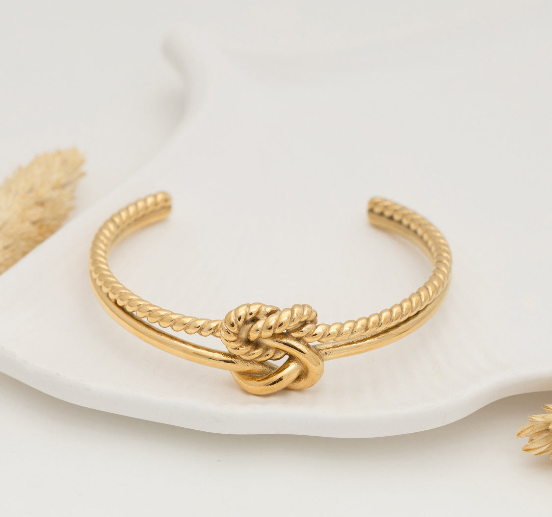 Eternal Knot Bracelet – 18K Gold Plated 316L Stainless Steel