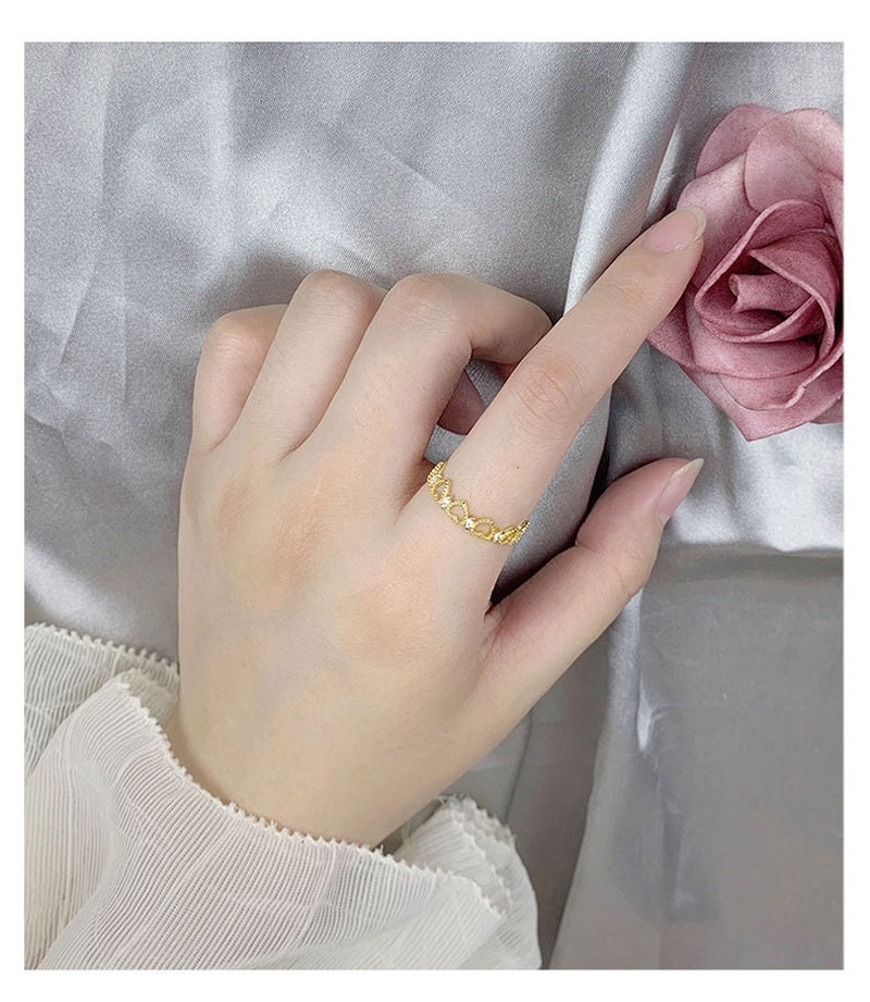 Trace of Love' Collection: 925 sterling silver, high quality gold plated stainless steel. The intricately designed hearts symbolize emotional connections and lasting love. Elegant bracelets, necklaces and heart rings.