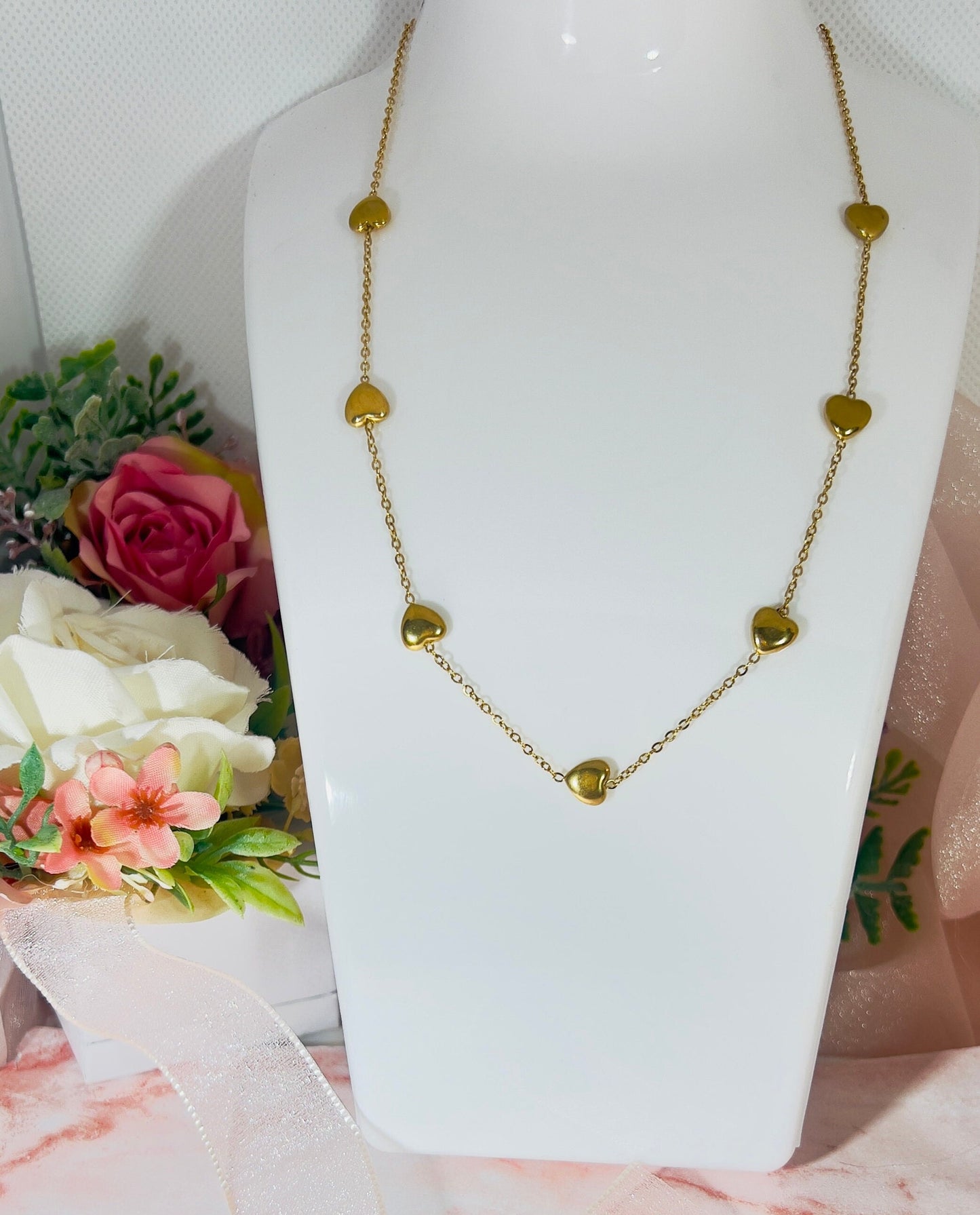 Trace of Love' Collection: 925 sterling silver, high quality gold plated stainless steel. The intricately designed hearts symbolize emotional connections and lasting love. Elegant bracelets, necklaces and heart rings.
