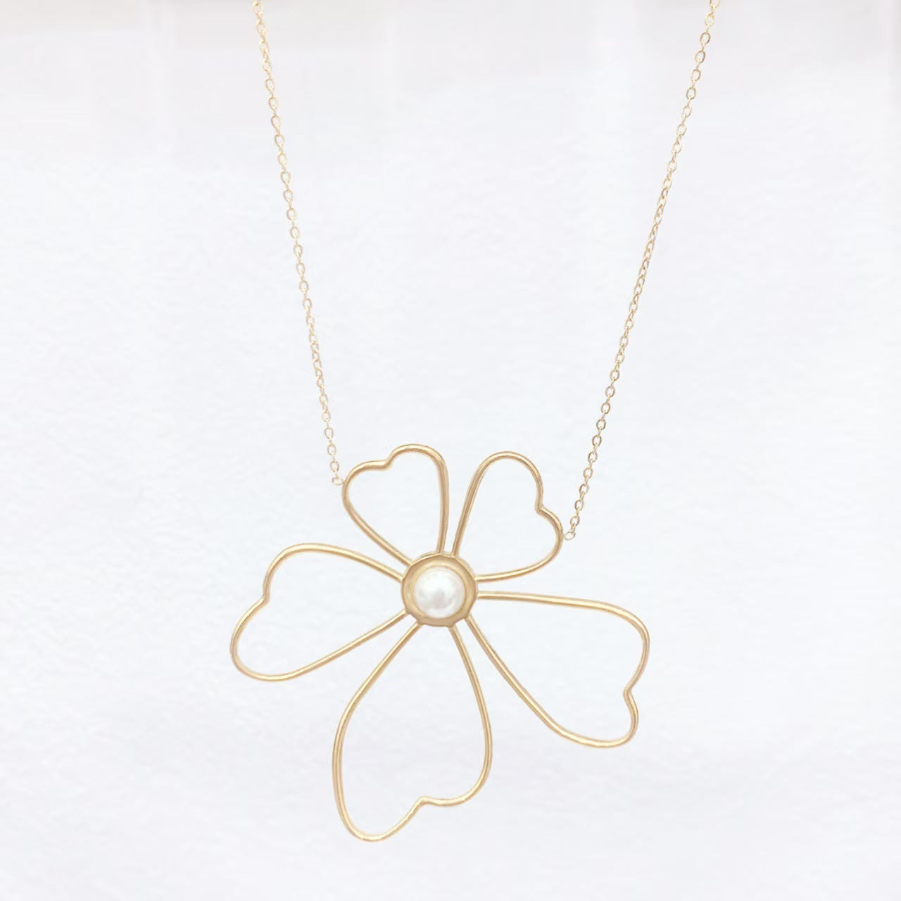 Gold Flower Pearl Necklace – 316L Stainless Steel with 18K Gold Plating (Nuevos)