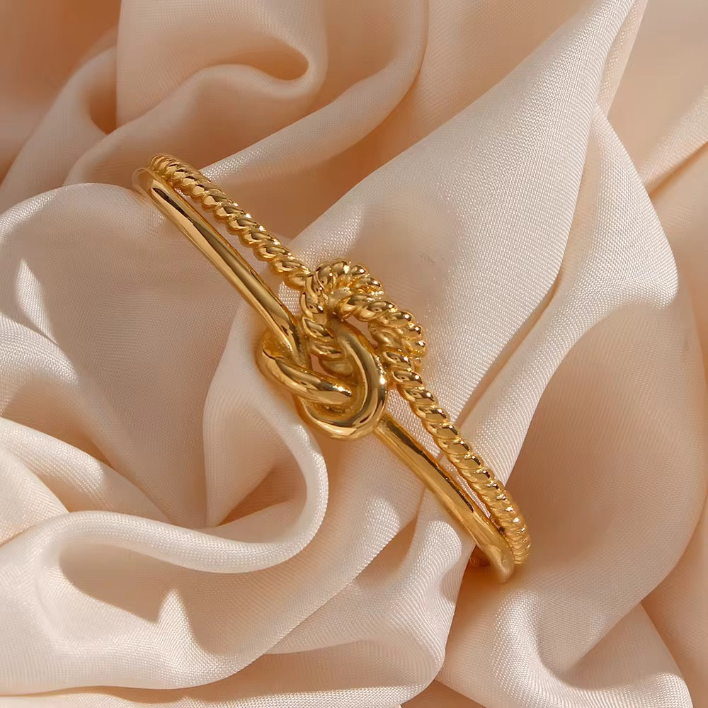 Eternal Knot Bracelet – 18K Gold Plated 316L Stainless Steel