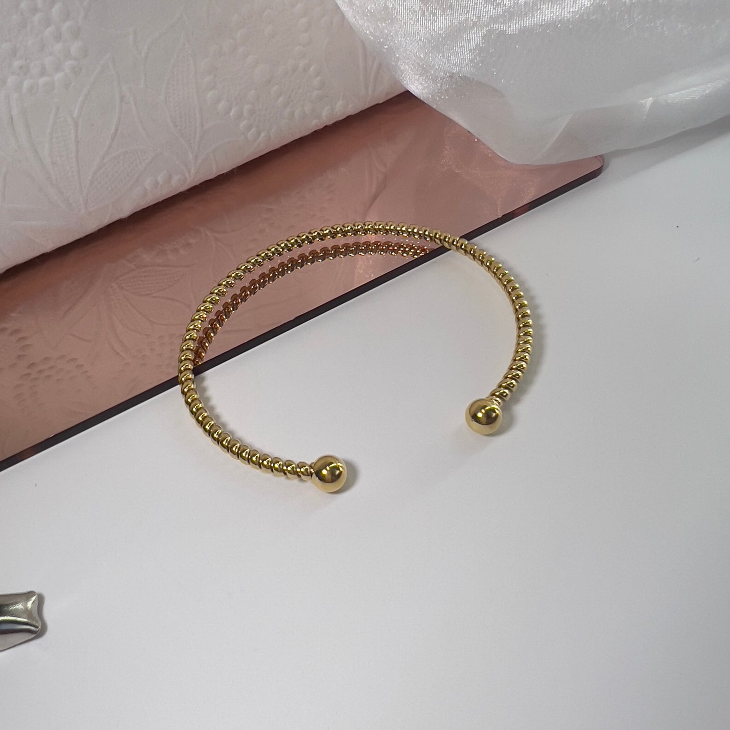 Dainty Gold Open Cuff Bracelet – 18K Gold Plated 316L Stainless Steel (Nuevos)