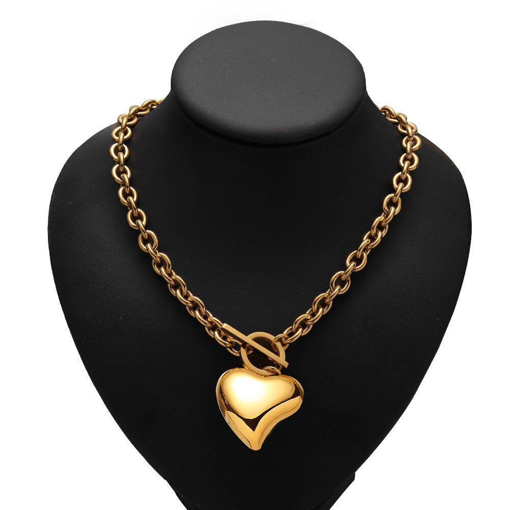 Trace of Love Collection: 925 sterling silver, high quality gold plated stainless steel. The intricately designed hearts symbolize emotional connections and lasting love. Elegant bracelets, necklaces and heart rings.