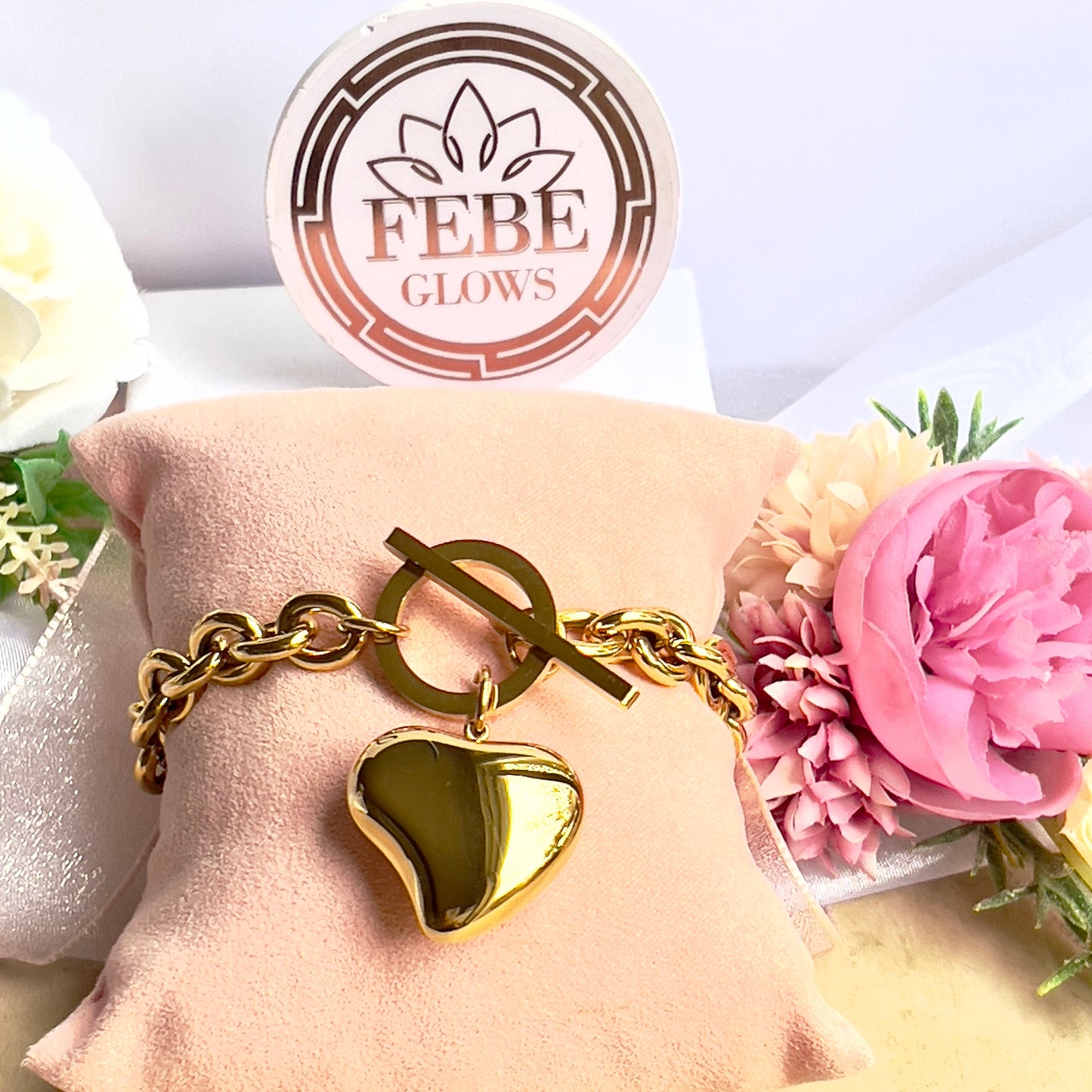 Trace of Love Collection: 925 sterling silver, high quality gold plated stainless steel. The intricately designed hearts symbolize emotional connections and lasting love. Elegant bracelets, necklaces and heart rings.